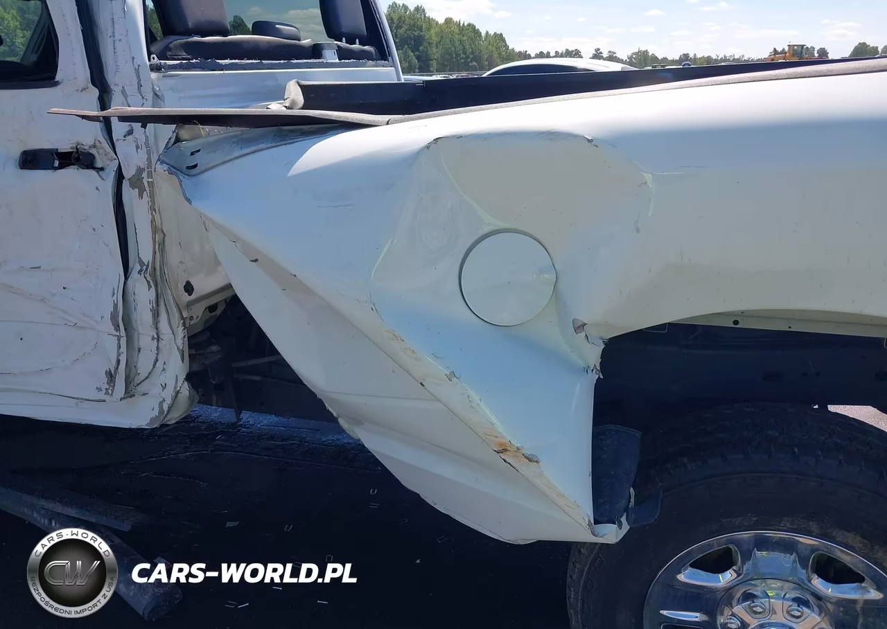 2023 Ram 2500 Tradesman 4X4 8' Box VIN:3C6UR5HJ1PG634416 - 17