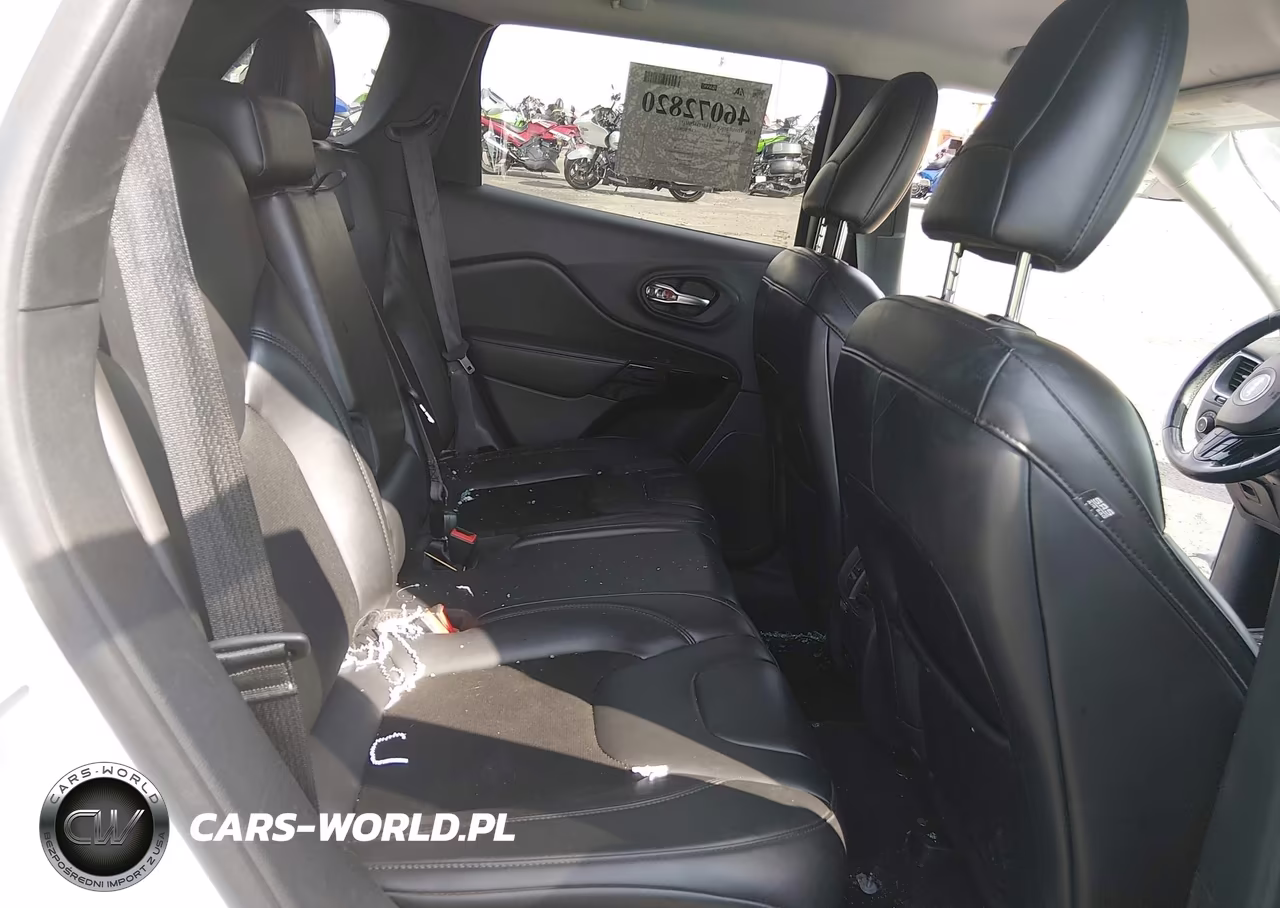 2020 Jeep Cherokee Altitude 4X4 VIN:1C4PJMLB8LD568140 - 8