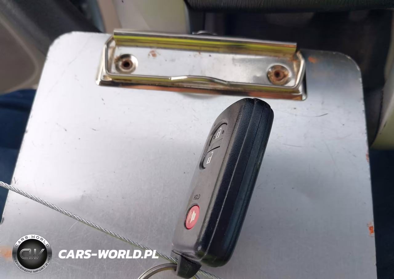 2013 Toyota Prius Two VIN:JTDKN3DU4D5592021 - 11