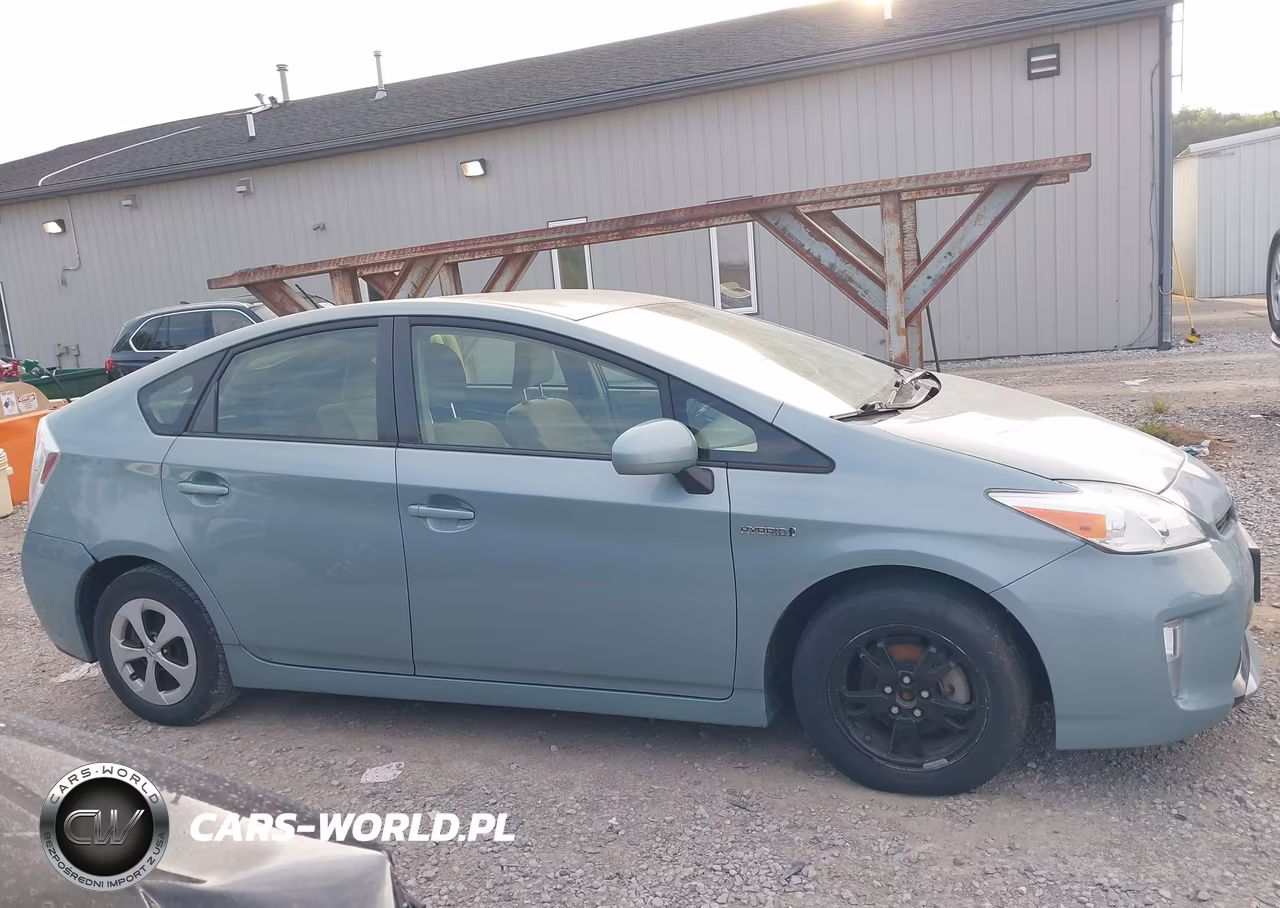 2013 Toyota Prius Two VIN:JTDKN3DU4D5592021 - 13