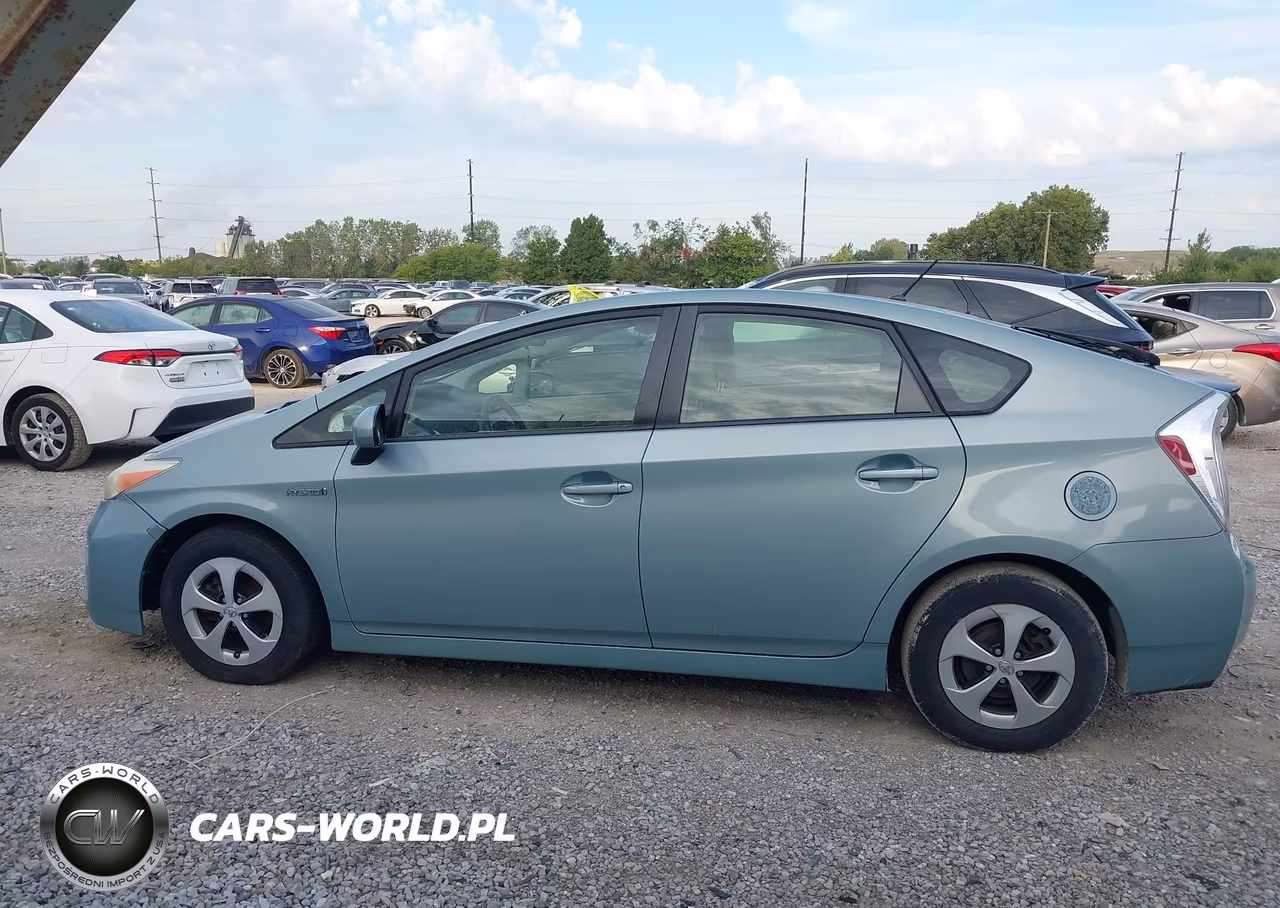 2013 Toyota Prius Two VIN:JTDKN3DU4D5592021 - 14