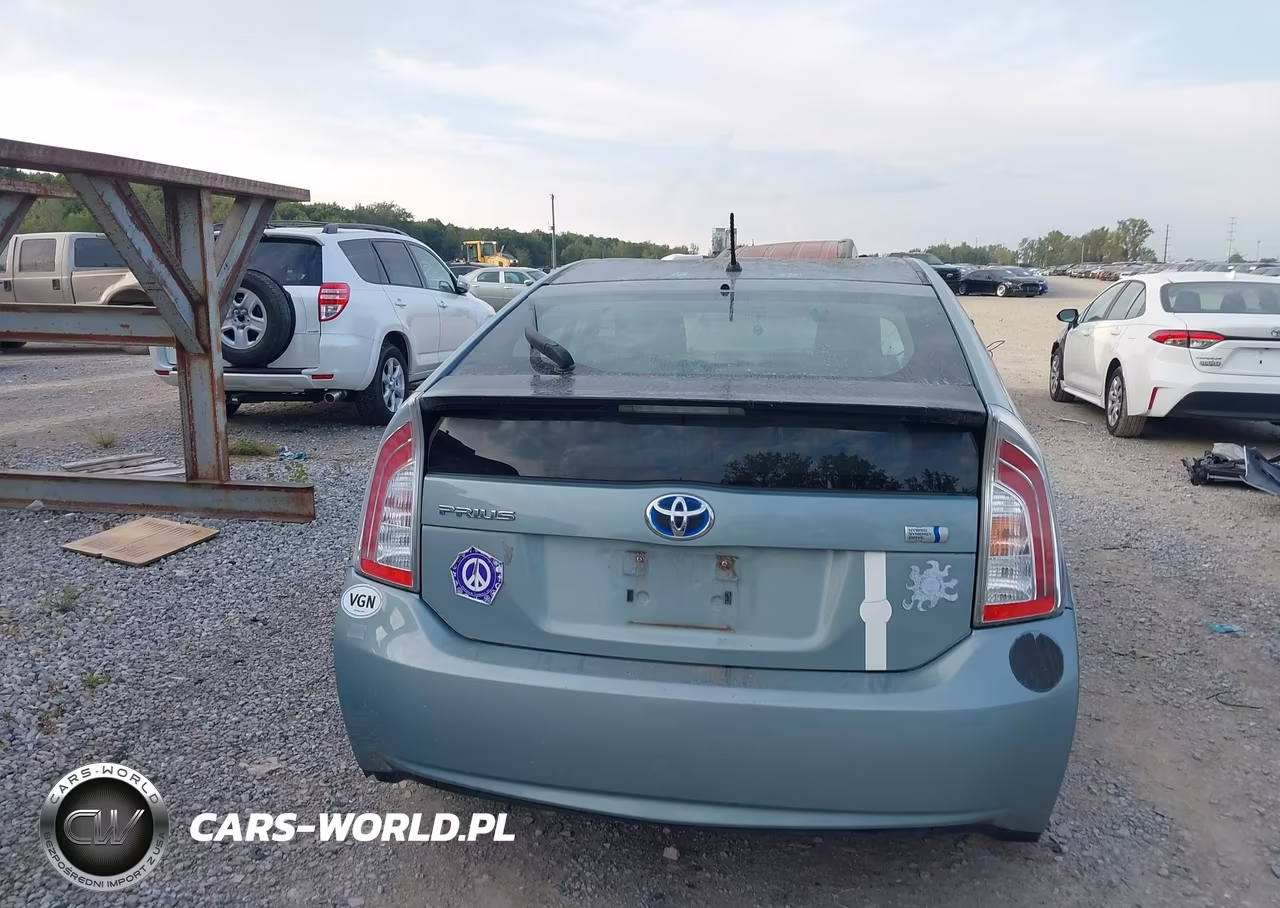 2013 Toyota Prius Two VIN:JTDKN3DU4D5592021 - 16