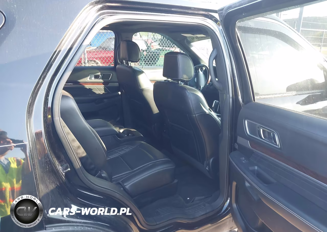 2017 Ford Explorer Platinum VIN:1FM5K8HT2HGE21102 - 8