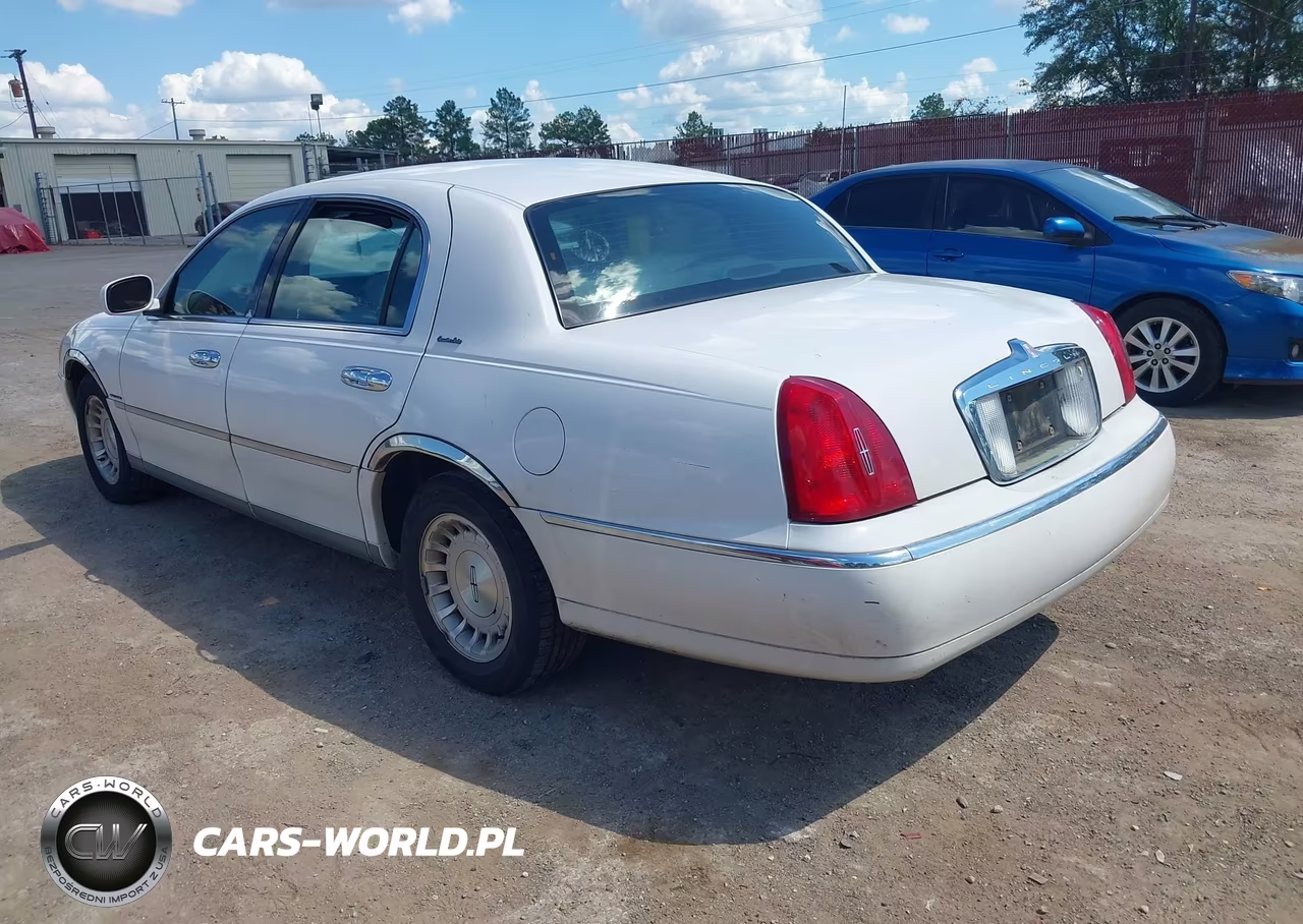 1998 Lincoln Town Car Executive VIN:1LNFM81W4WY625975 - 3