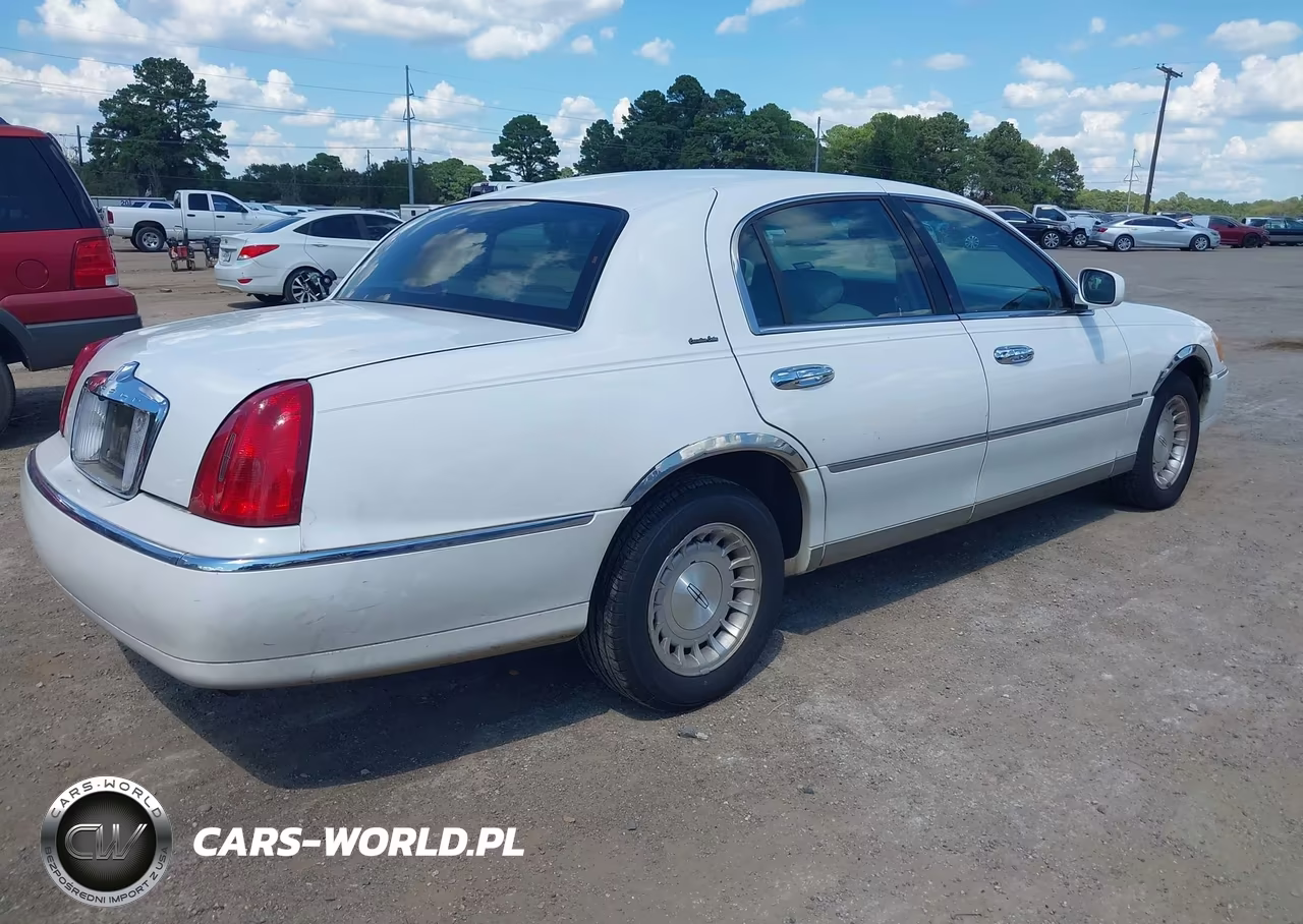 1998 Lincoln Town Car Executive VIN:1LNFM81W4WY625975 - 4