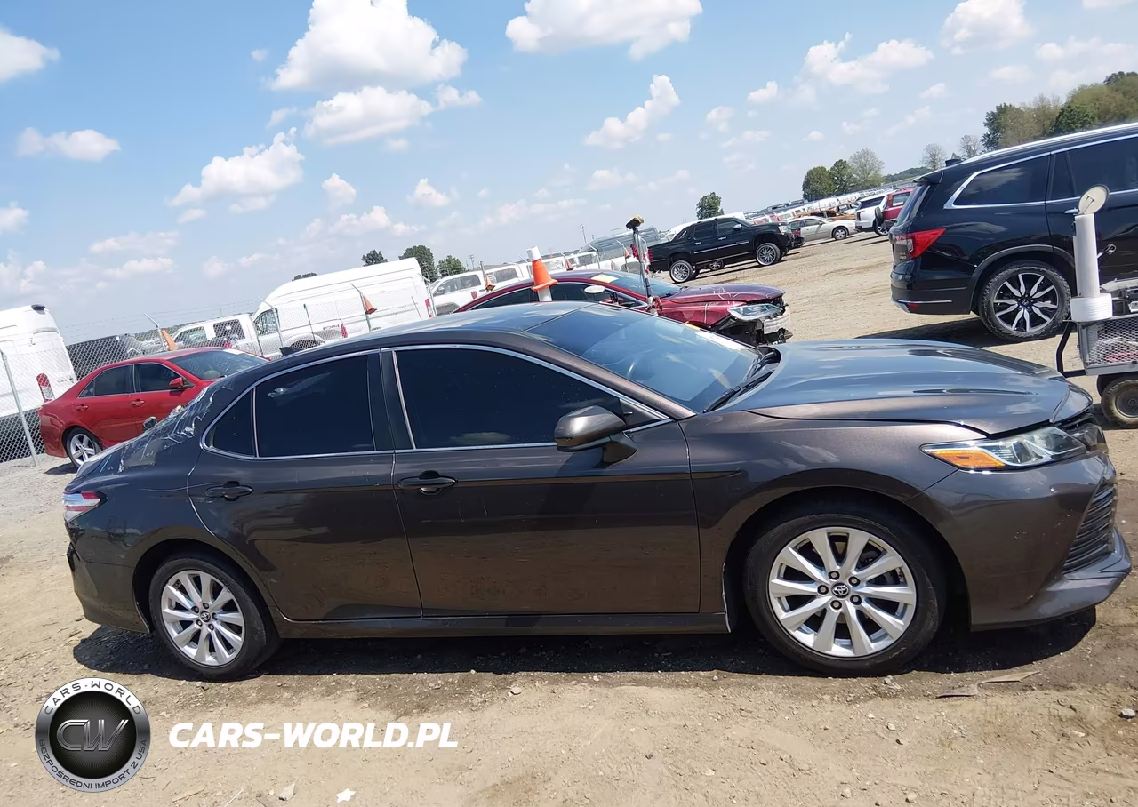 2019 Toyota Camry Le VIN:4T1B11HK7KU249999 - 13
