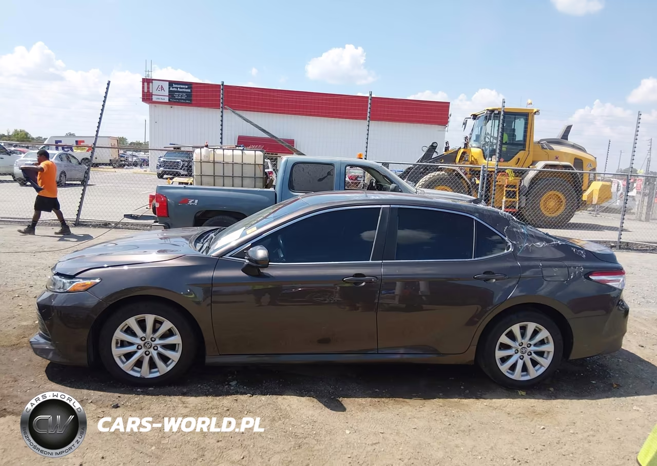 2019 Toyota Camry Le VIN:4T1B11HK7KU249999 - 14