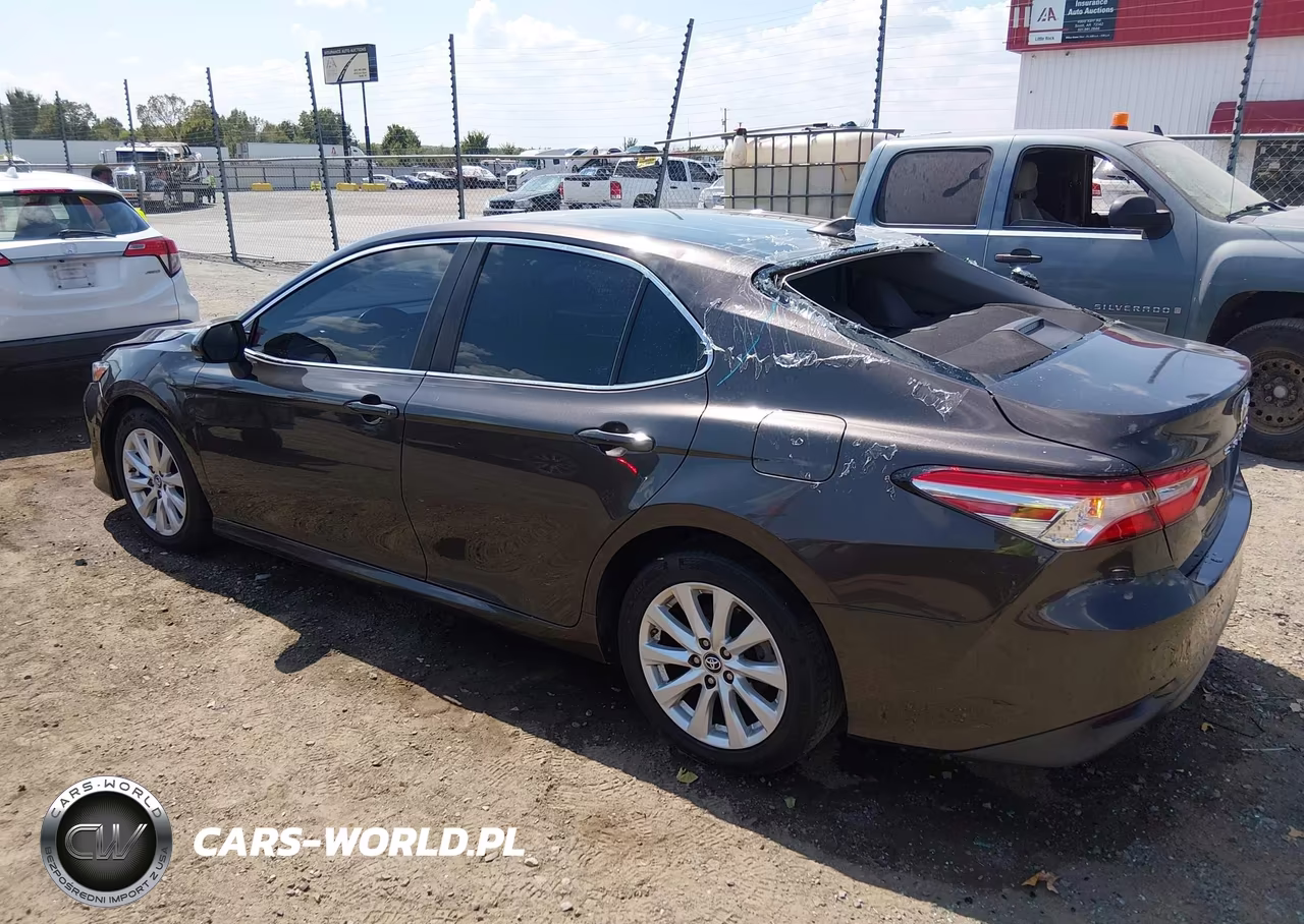 2019 Toyota Camry Le VIN:4T1B11HK7KU249999 - 3