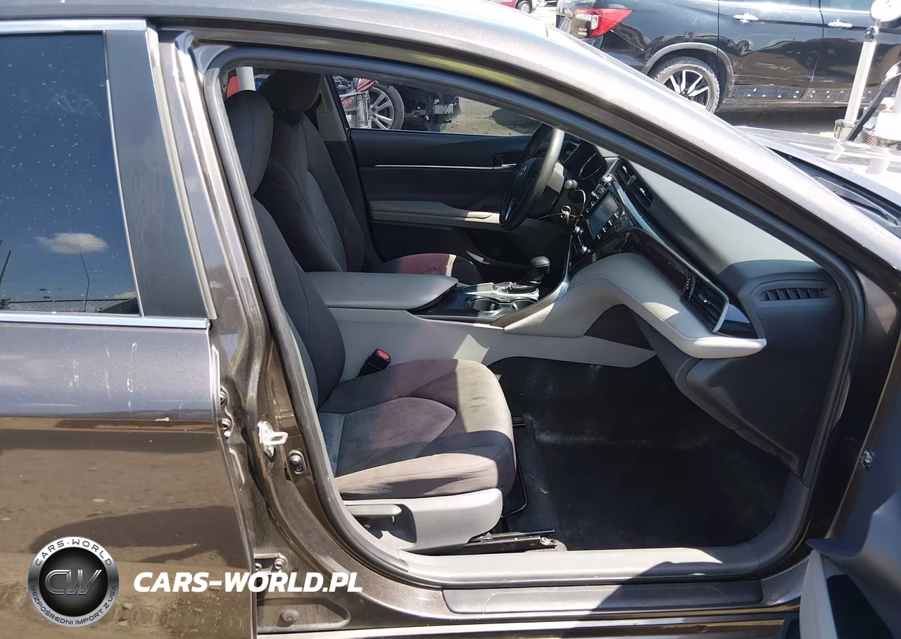 2019 Toyota Camry Le VIN:4T1B11HK7KU249999 - 5