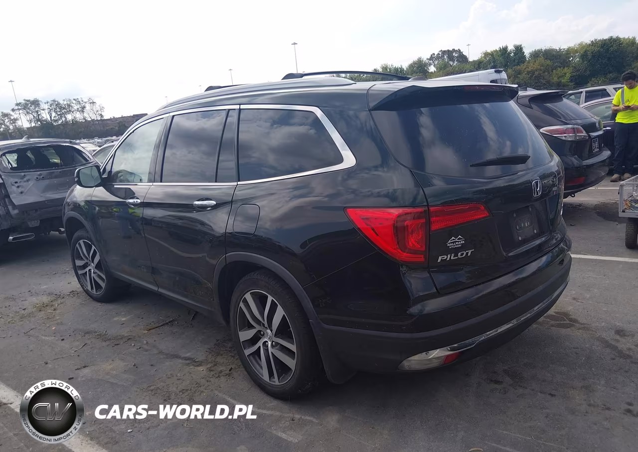2017 Honda Pilot Touring VIN:5FNYF6H95HB035797 - 3