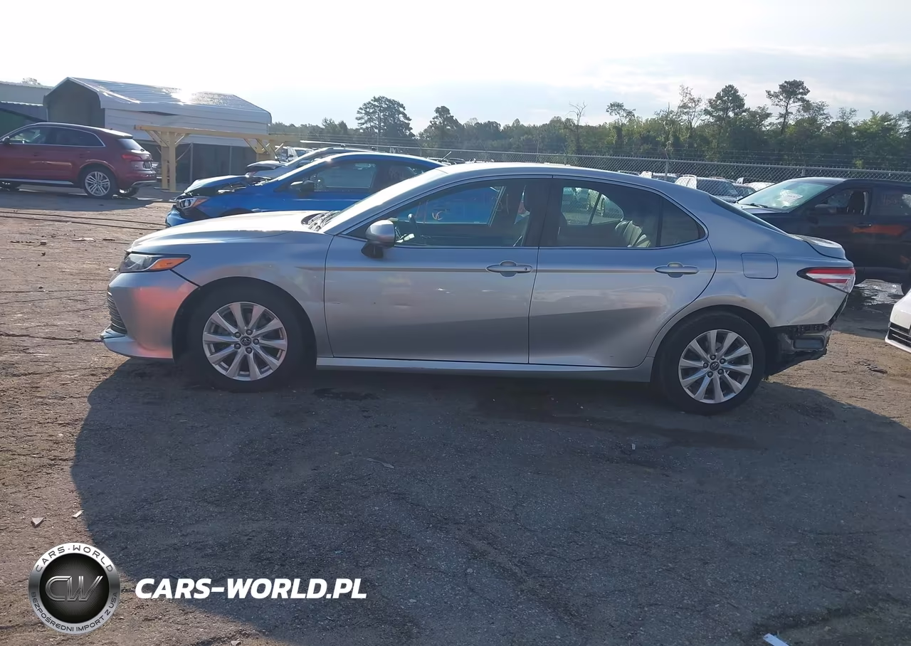 2018 Toyota Camry Le VIN:4T1B11HK6JU103222 - 14