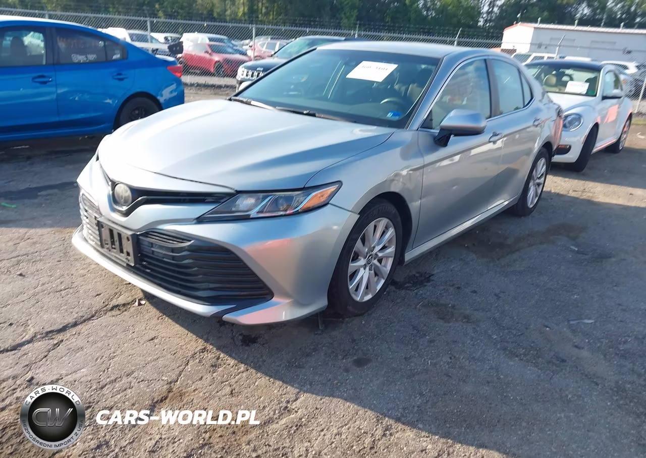2018 Toyota Camry Le VIN:4T1B11HK6JU103222 - 2
