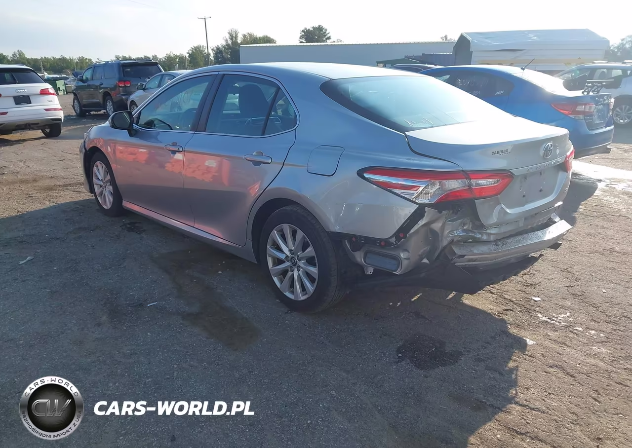 2018 Toyota Camry Le VIN:4T1B11HK6JU103222 - 3