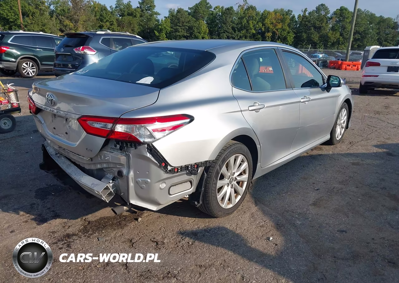 2018 Toyota Camry Le VIN:4T1B11HK6JU103222 - 4