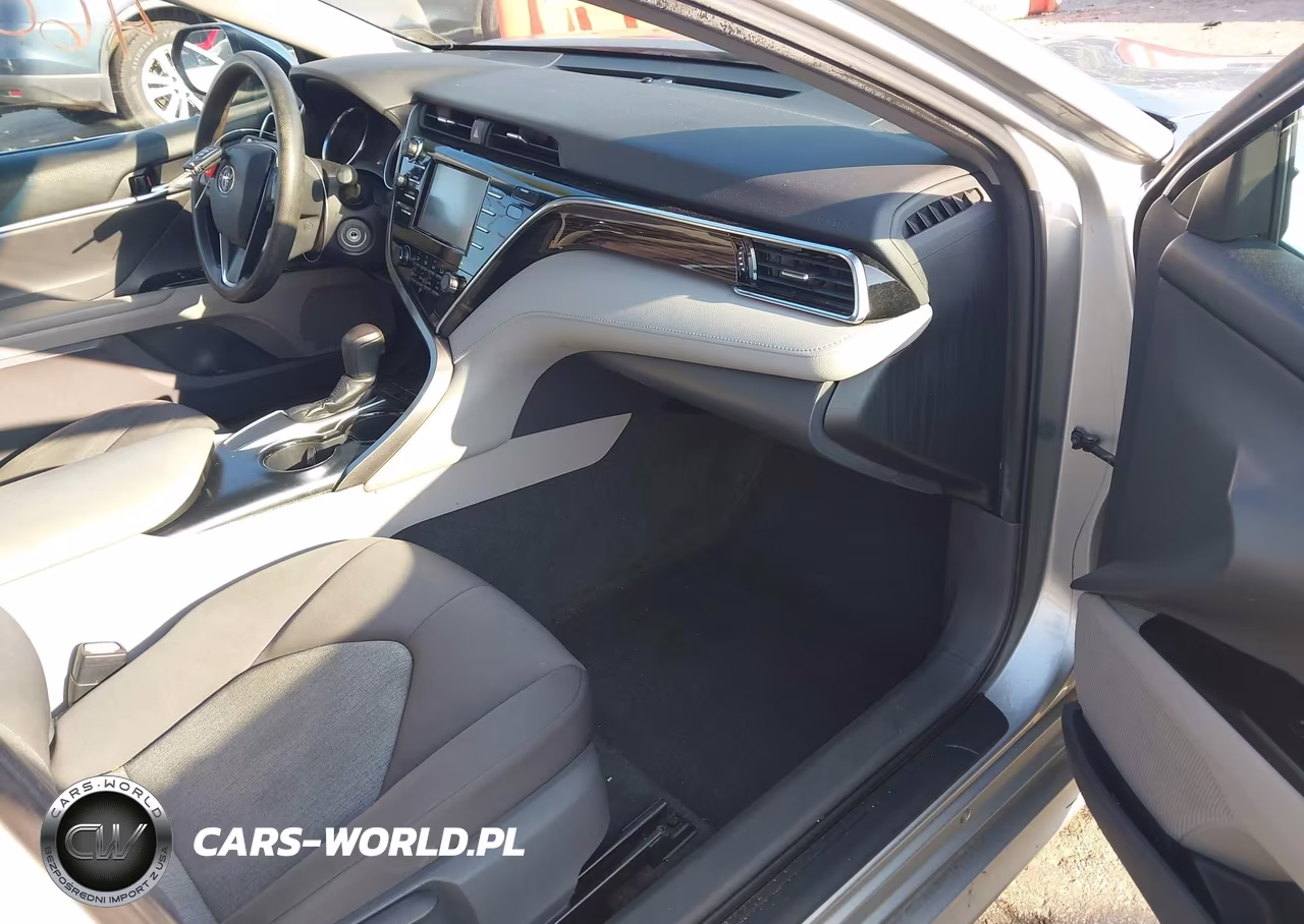 2018 Toyota Camry Le VIN:4T1B11HK6JU103222 - 5
