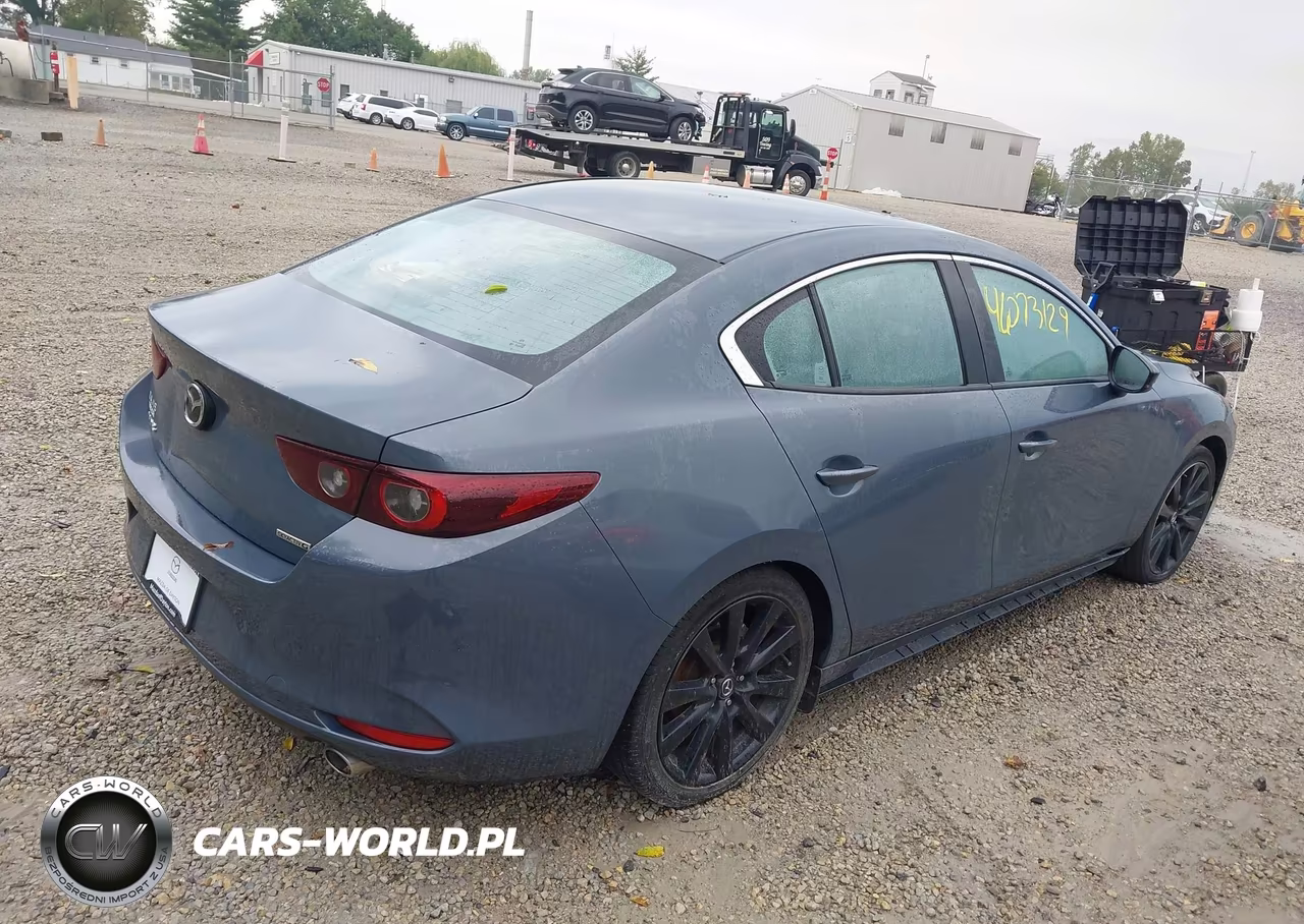 2022 Mazda Mazda3 Carbon Edition VIN:3MZBPACL6NM302054 - 4