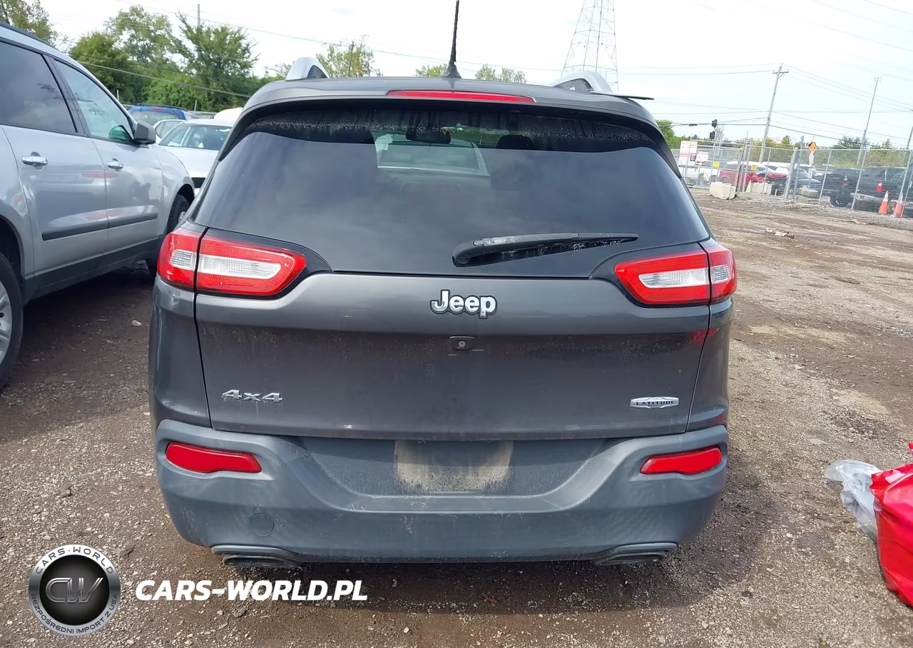 2015 Jeep Cherokee Latitude VIN:1C4PJMCS4FW686713 - 17