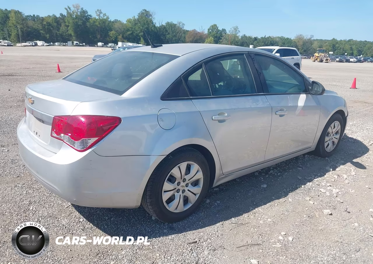 2014 Chevrolet Cruze Ls Auto VIN:1G1PA5SH4E7132942 - 4