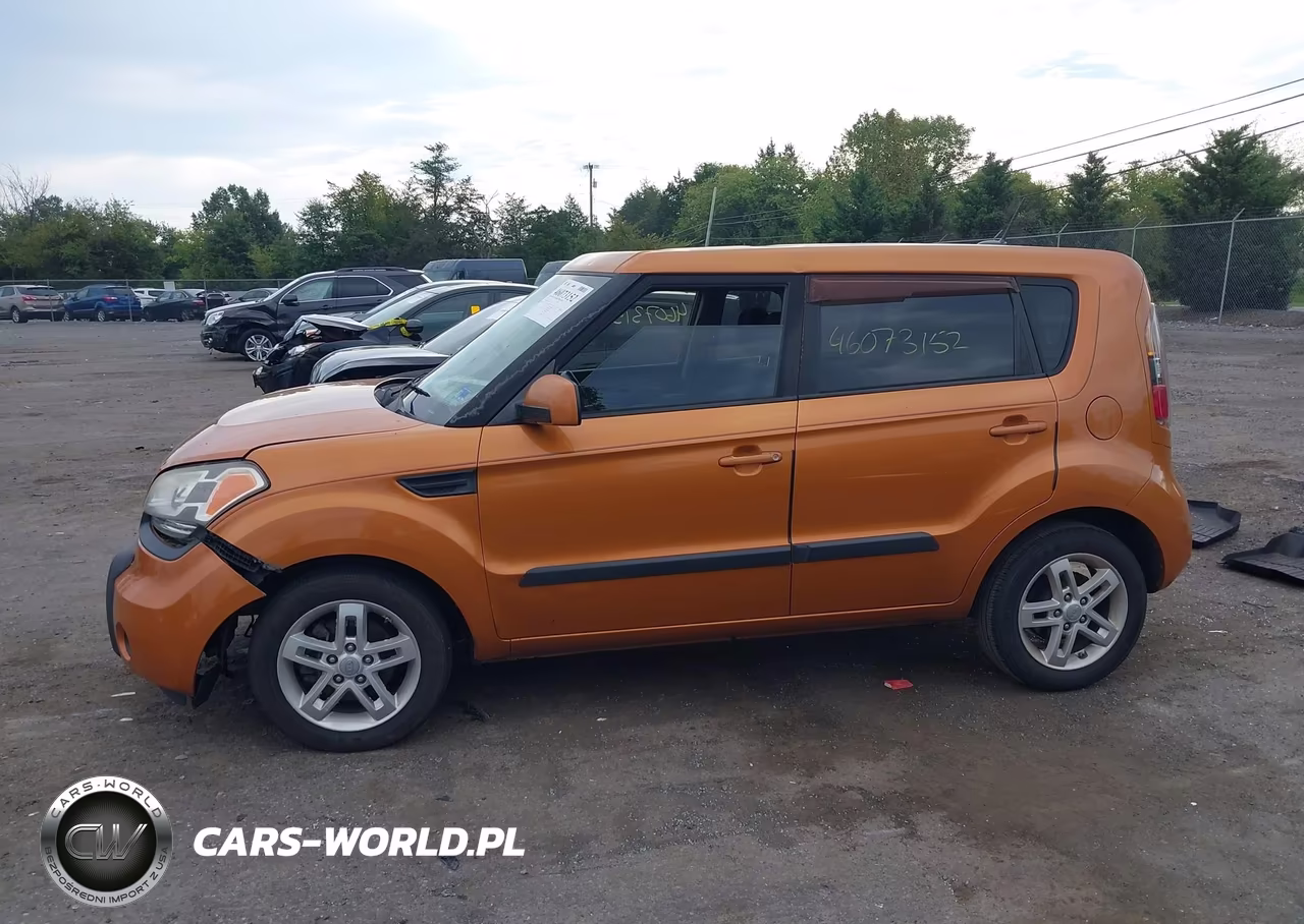 2011 Kia Soul + VIN:KNDJT2A2XB7319293 - 14