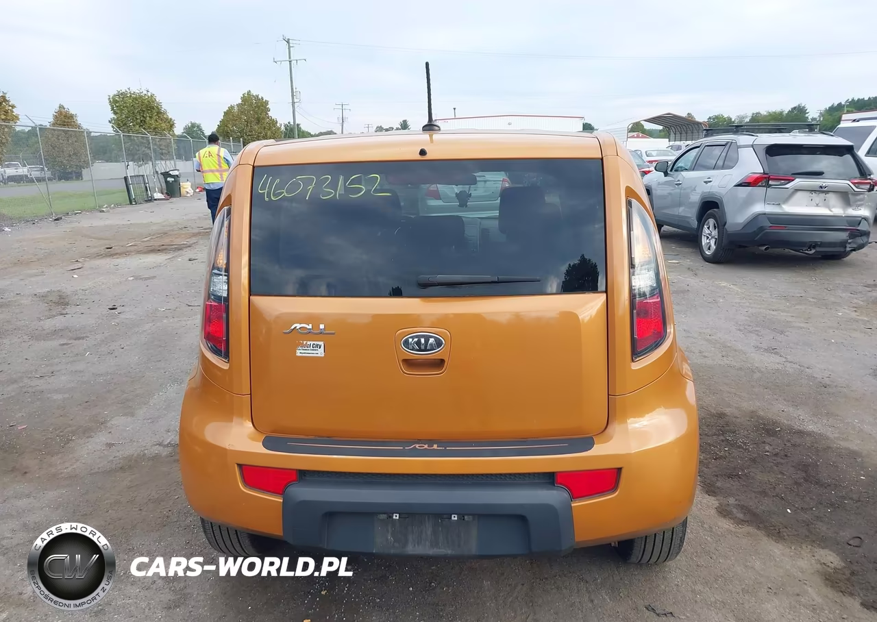 2011 Kia Soul + VIN:KNDJT2A2XB7319293 - 16