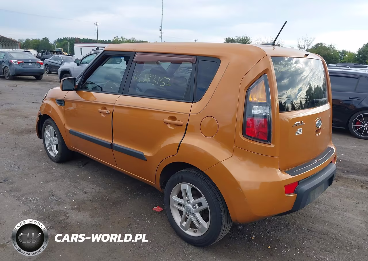 2011 Kia Soul + VIN:KNDJT2A2XB7319293 - 3