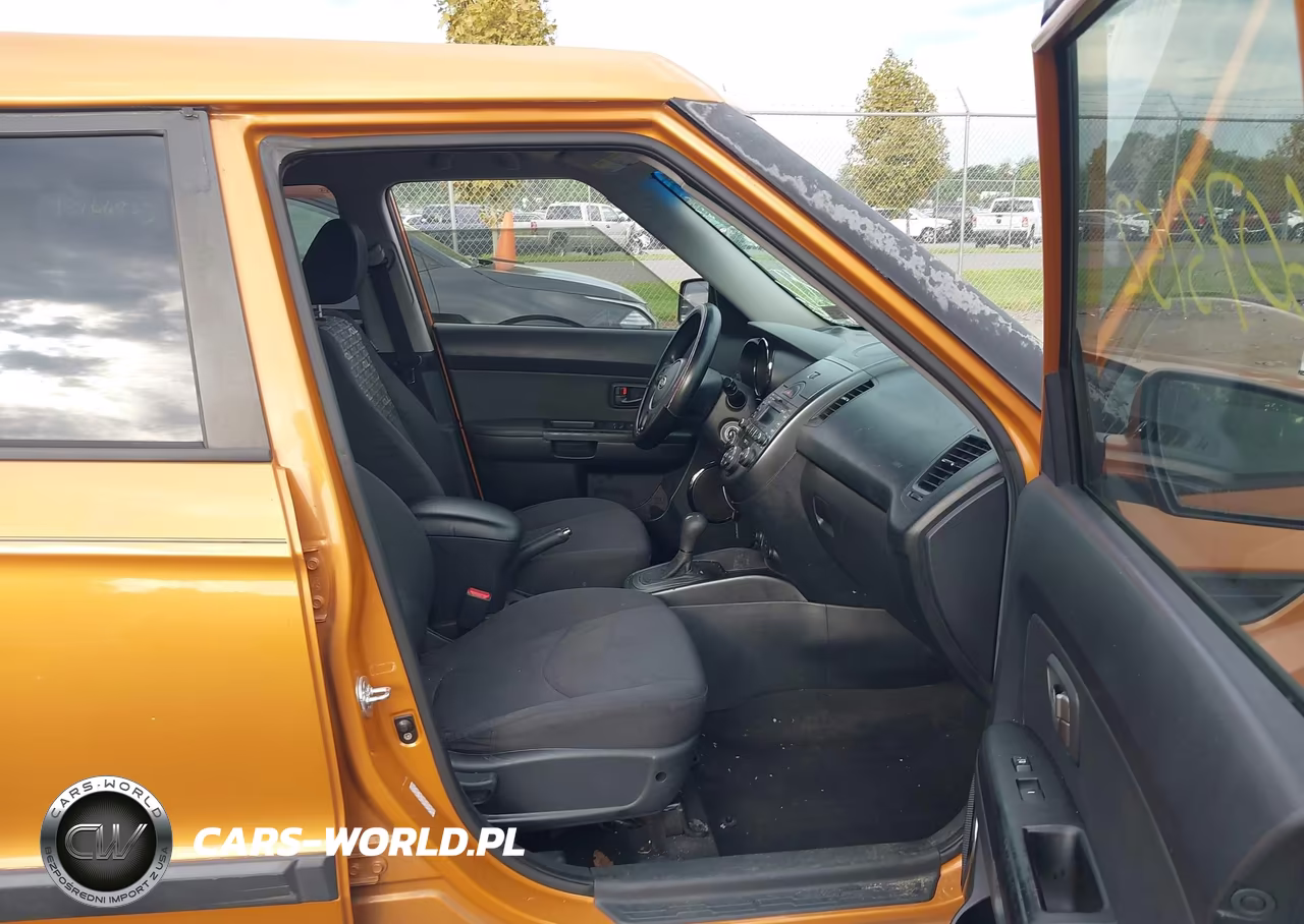 2011 Kia Soul + VIN:KNDJT2A2XB7319293 - 5