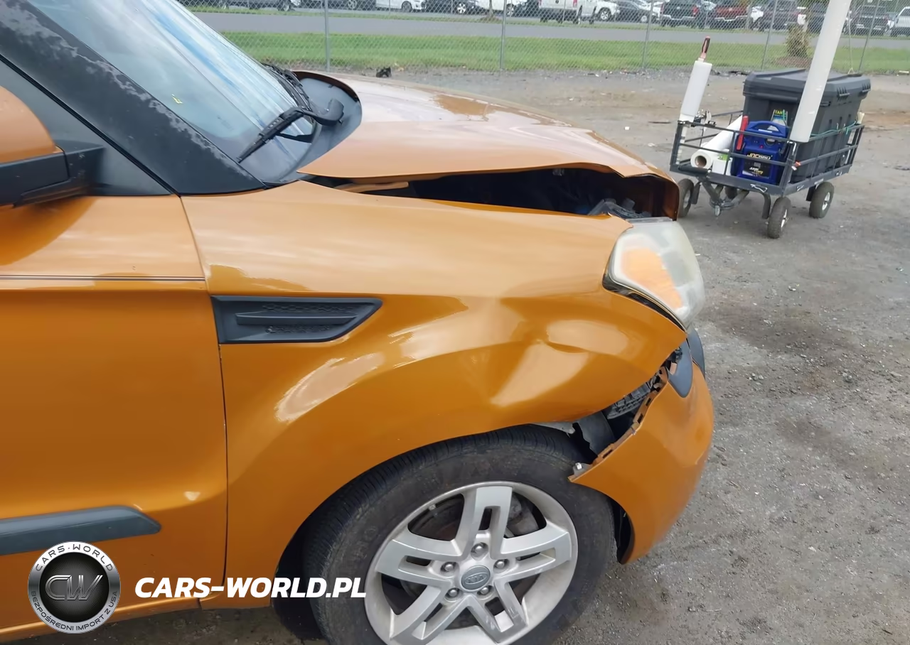 2011 Kia Soul + VIN:KNDJT2A2XB7319293 - 6