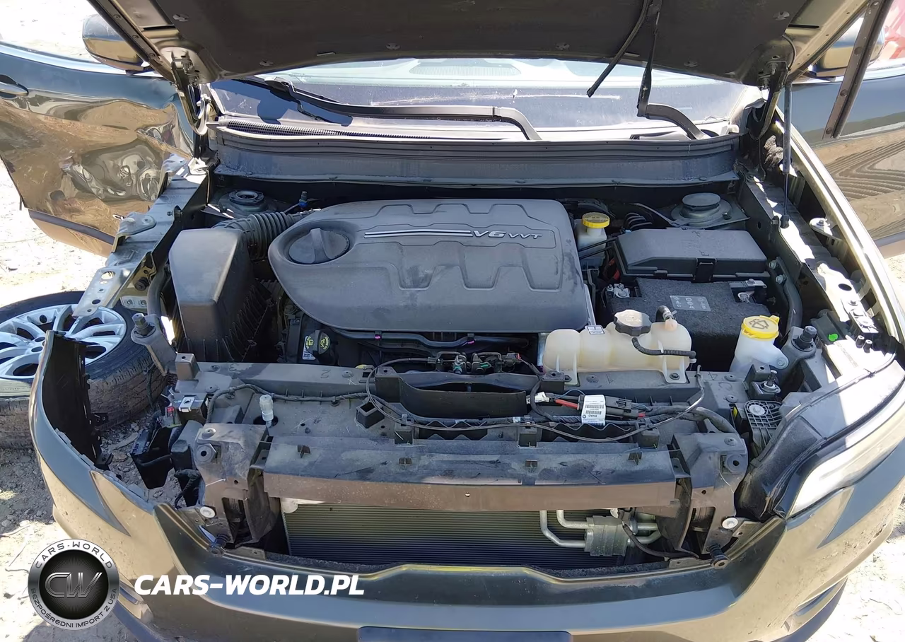 2019 Jeep Cherokee Latitude 4X4 VIN:1C4PJMCX8KD335076 - 10