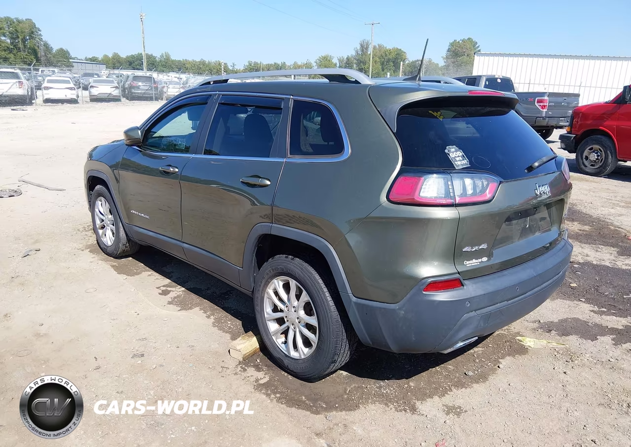 2019 Jeep Cherokee Latitude 4X4 VIN:1C4PJMCX8KD335076 - 3