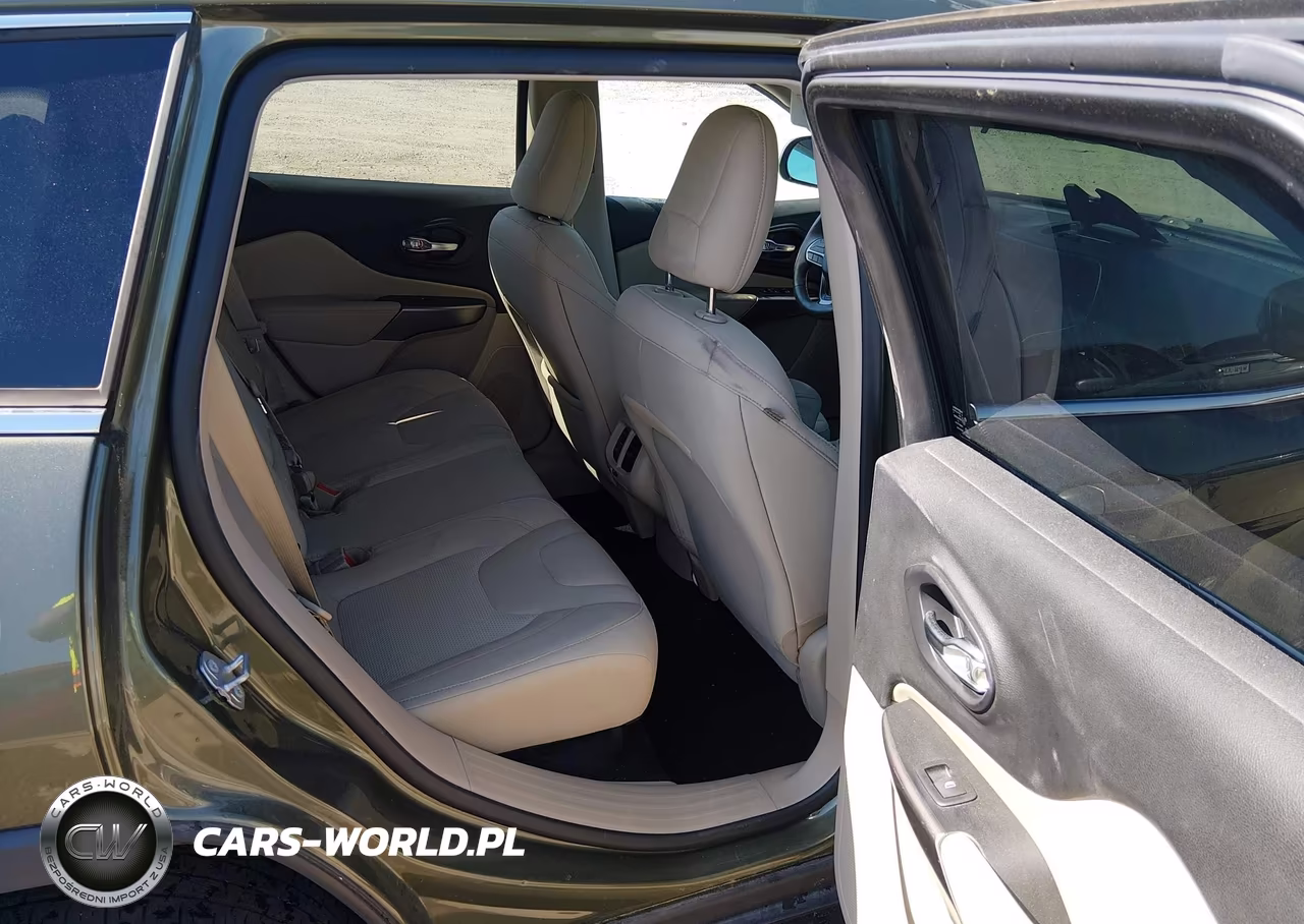 2019 Jeep Cherokee Latitude 4X4 VIN:1C4PJMCX8KD335076 - 8