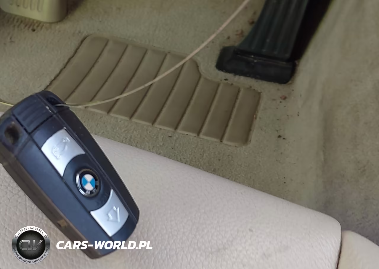 2011 BMW 328I VIN:WBADW3C53BE537943 - 11