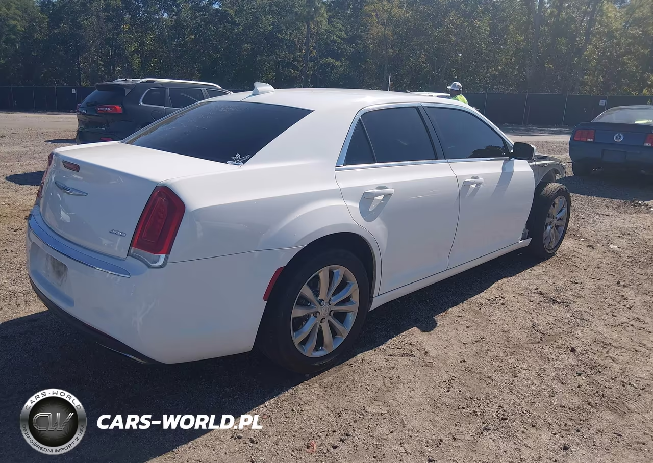 2017 Chrysler 300 Limited Awd VIN:2C3CCARG8HH541853 - 4
