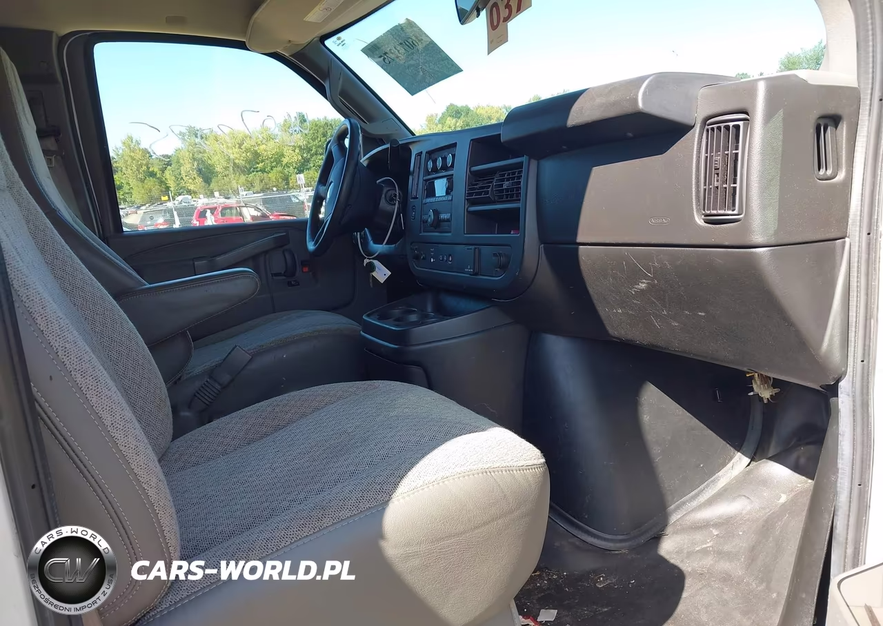 2019 Chevrolet Express 2500 VIN:1GCWGAFP4K1255537 - 1