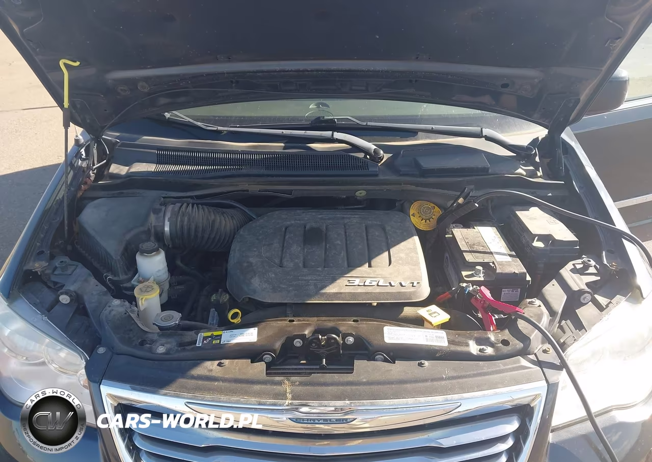 2014 Chrysler Town & Country Touring VIN:2C4RC1BG8ER348415 - 10
