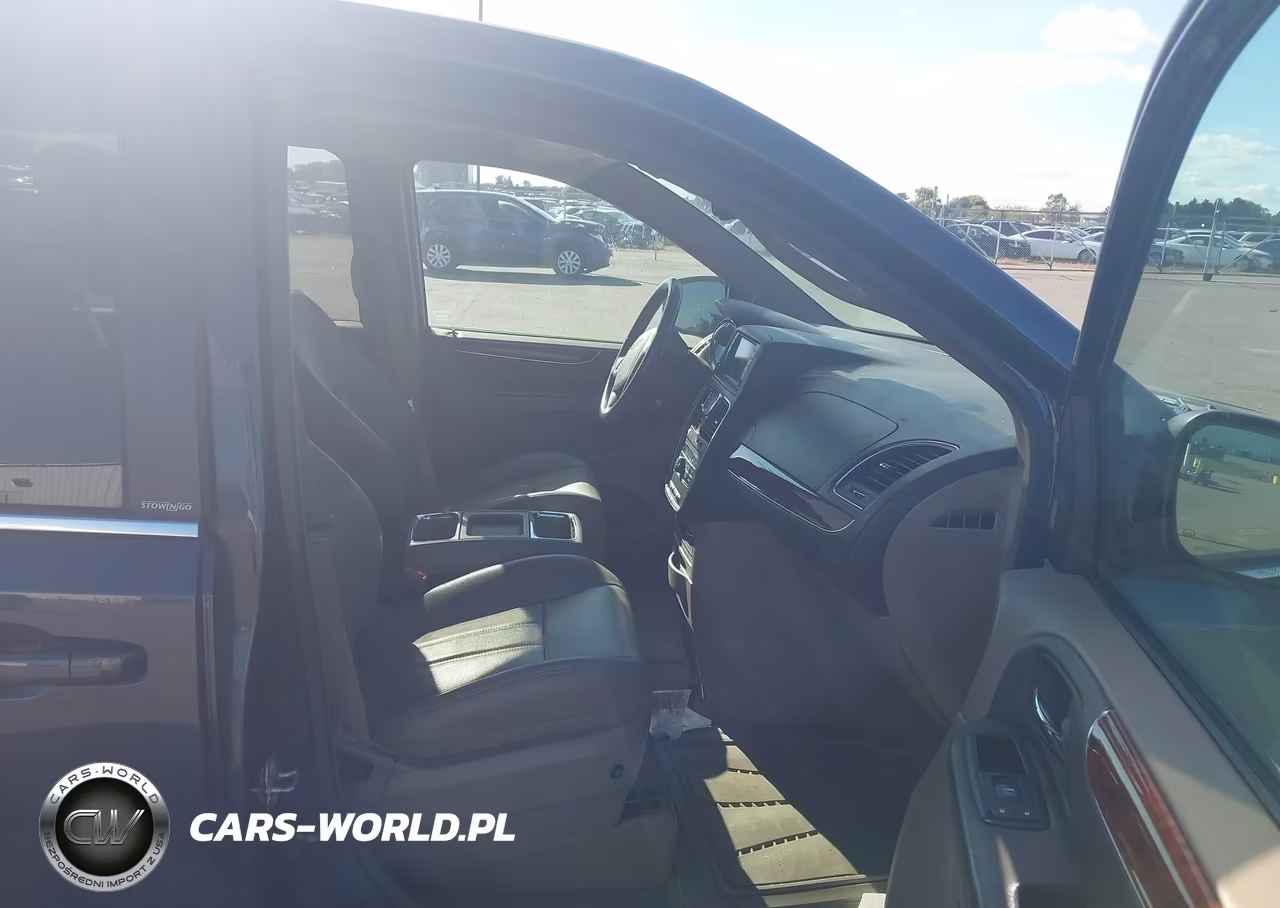 2014 Chrysler Town & Country Touring VIN:2C4RC1BG8ER348415 - 5