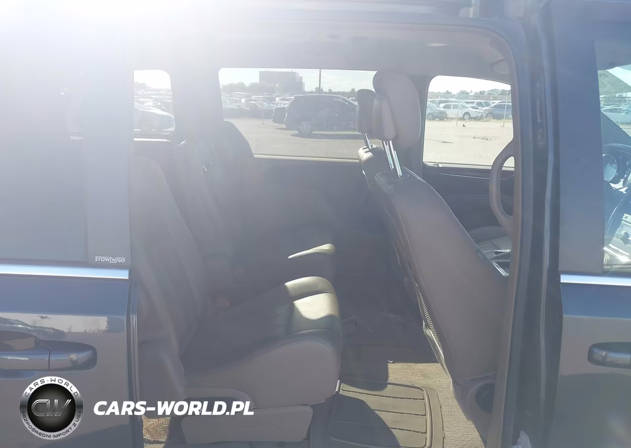 2014 Chrysler Town & Country Touring VIN:2C4RC1BG8ER348415 - 8