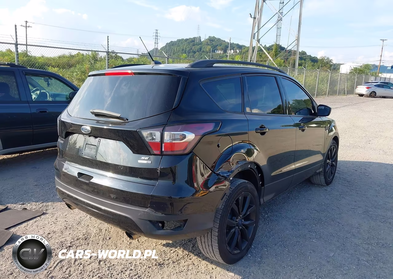 2017 Ford Escape Se VIN:1FMCU9G91HUB72158 - 4