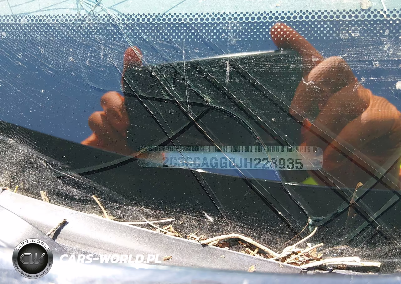 2018 Chrysler 300 VIN:2C3CCAGG0JH228935 - 9