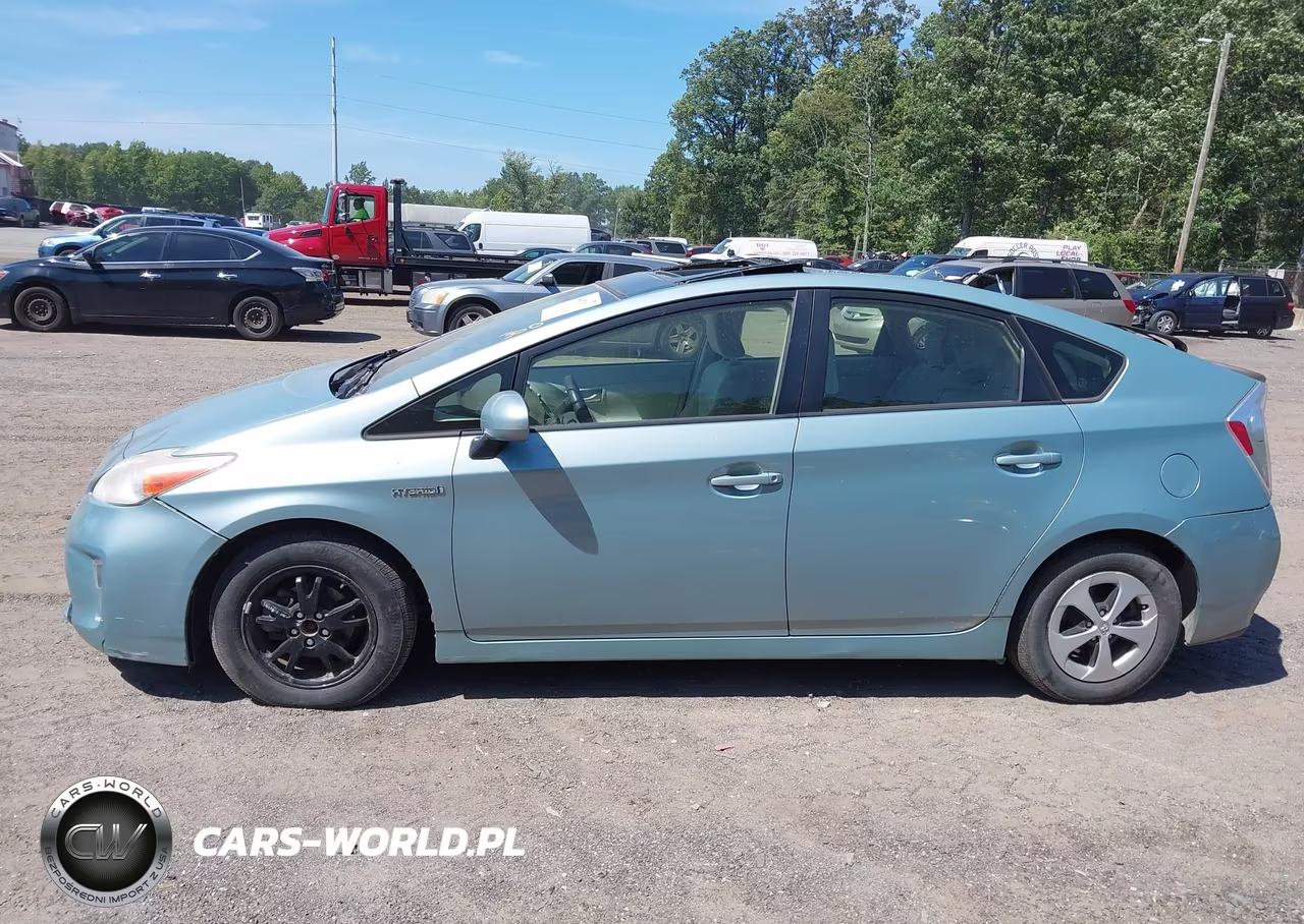 2013 Toyota Prius Three VIN:JTDKN3DU9D1628003 - 14