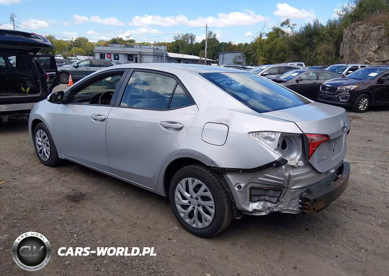 2017 Toyota Corolla Le VIN:2T1BURHE3HC912172 - 3