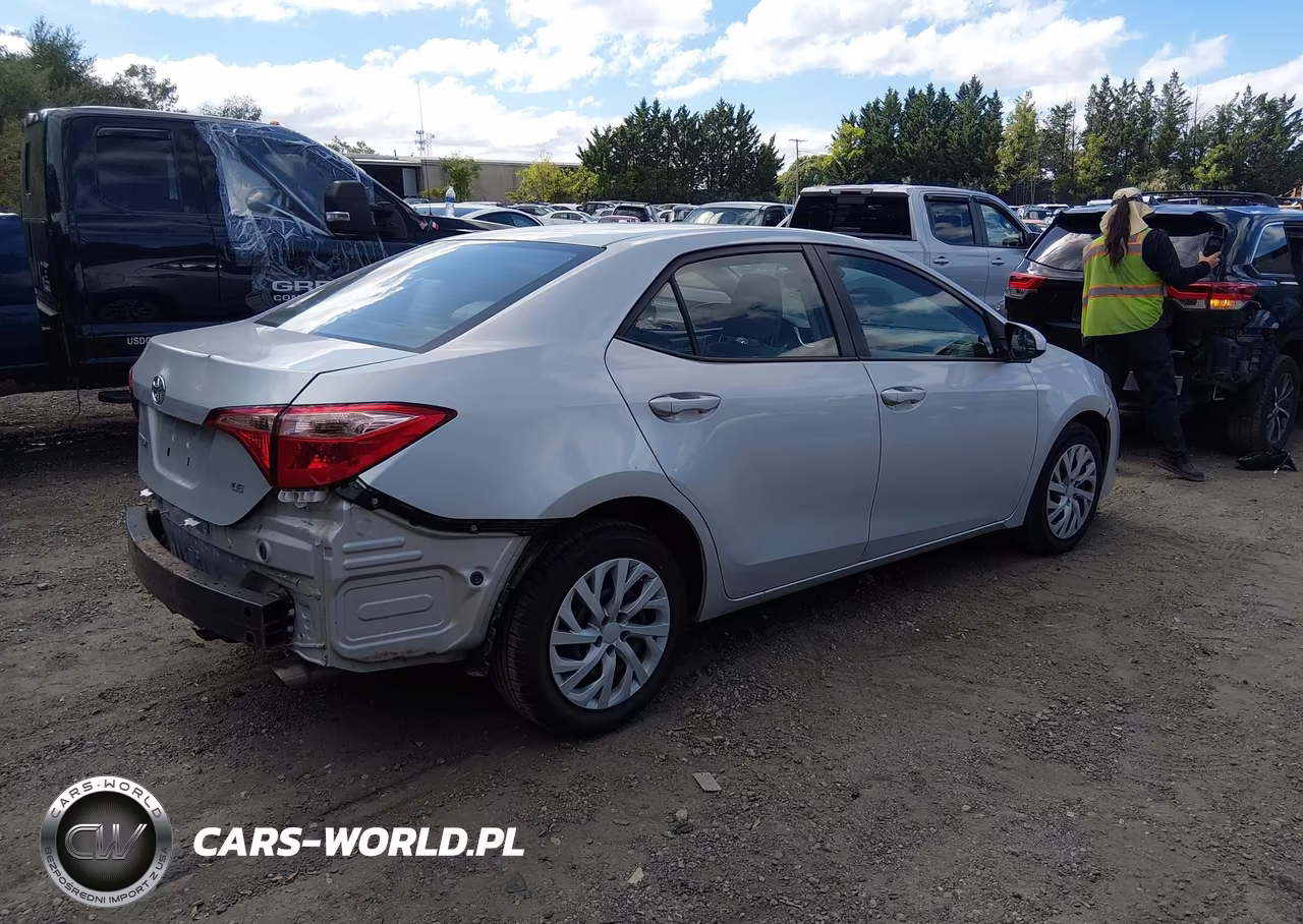 2017 Toyota Corolla Le VIN:2T1BURHE3HC912172 - 4