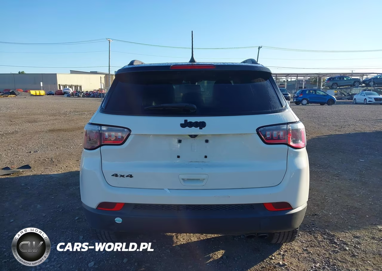 2018 Jeep Compass Altitude 4X4 VIN:3C4NJDBB4JT325442 - 17