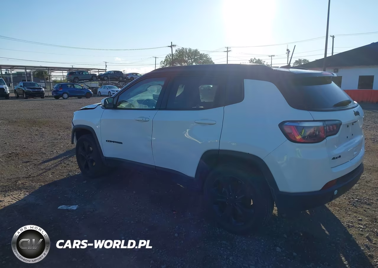 2018 Jeep Compass Altitude 4X4 VIN:3C4NJDBB4JT325442 - 3