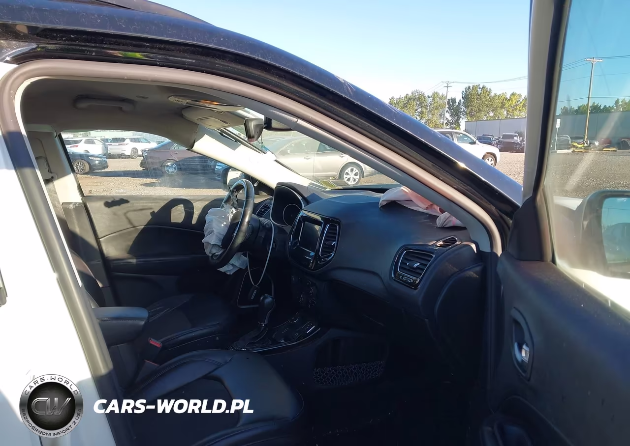 2018 Jeep Compass Altitude 4X4 VIN:3C4NJDBB4JT325442 - 5