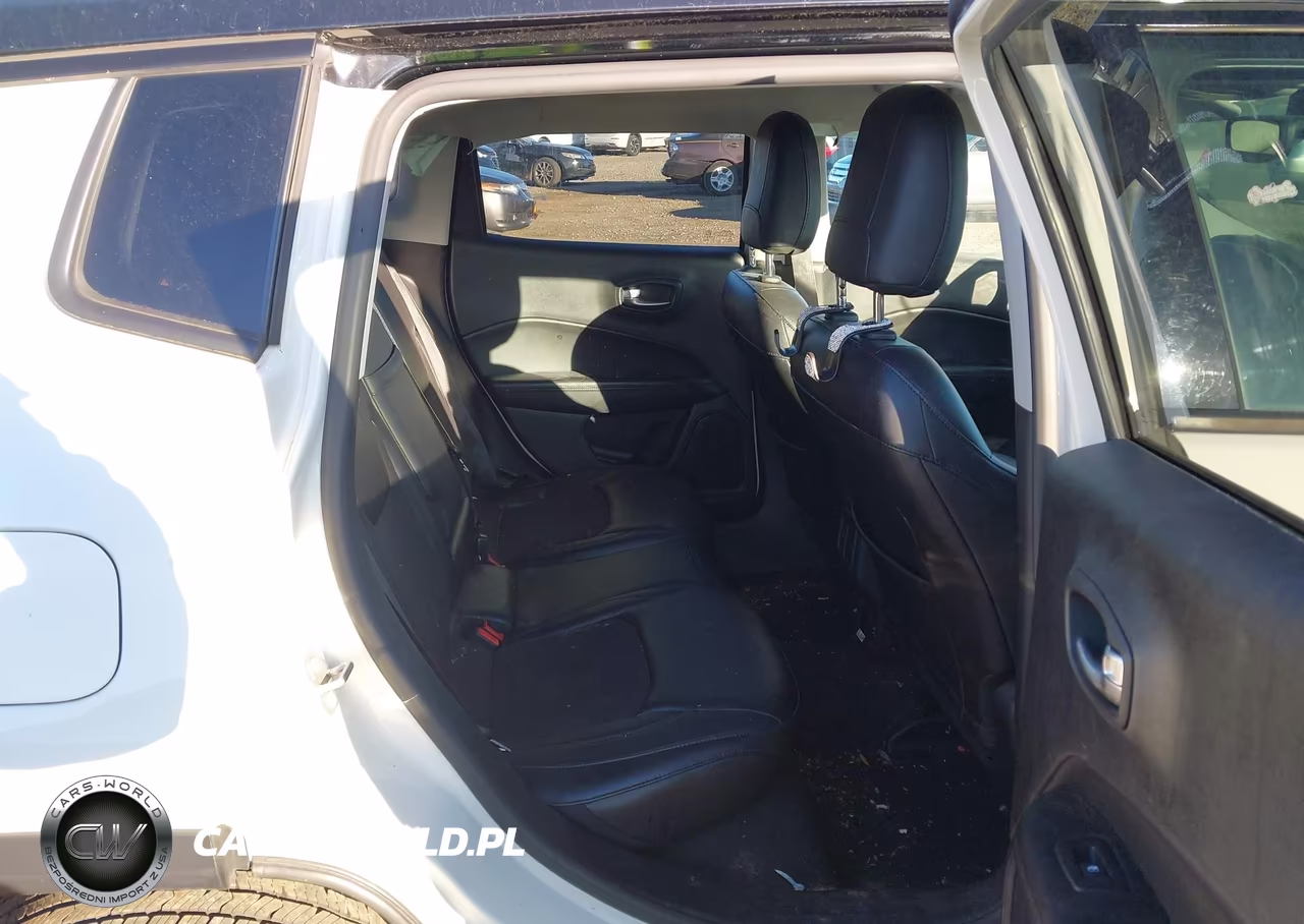 2018 Jeep Compass Altitude 4X4 VIN:3C4NJDBB4JT325442 - 8