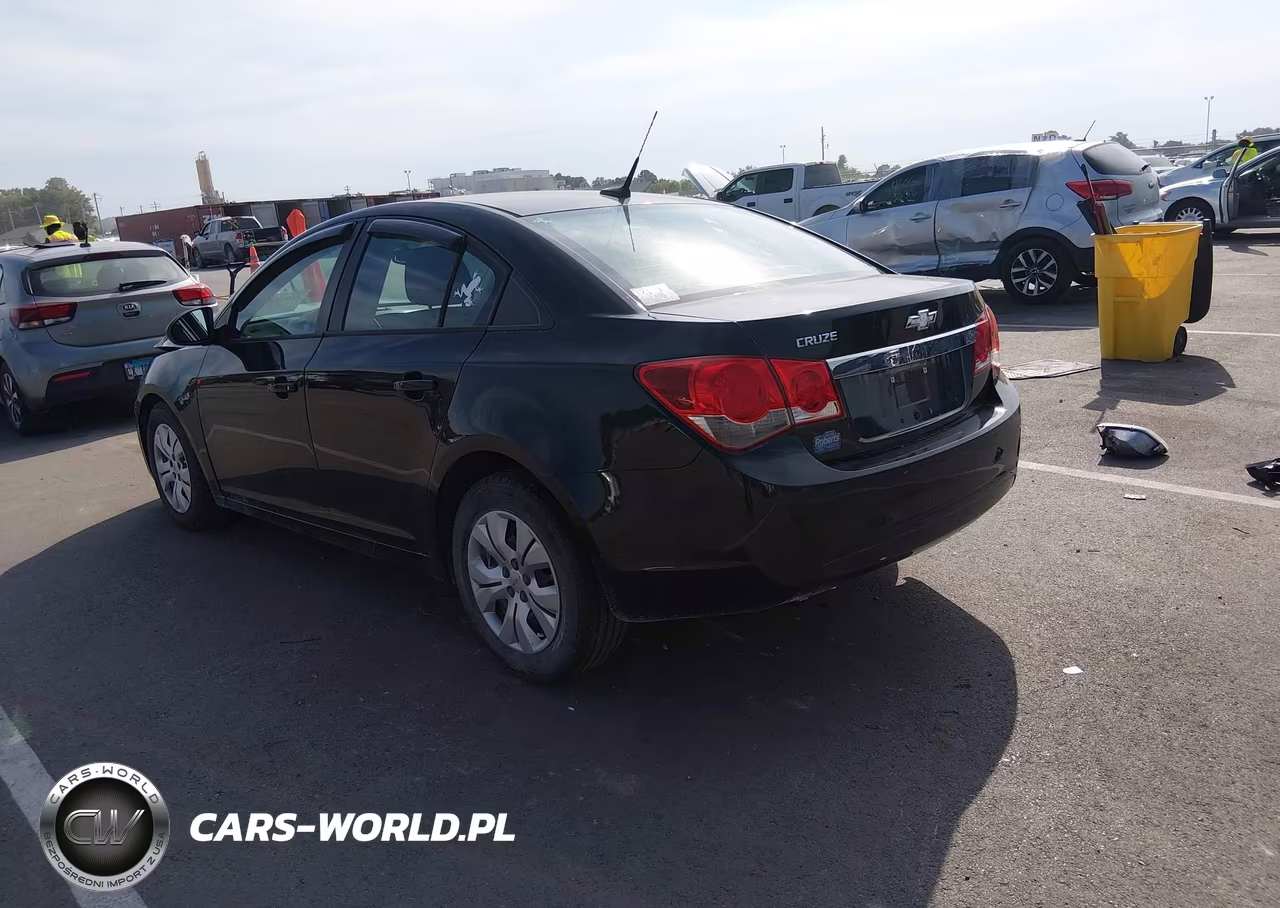 2014 Chevrolet Cruze Ls Auto VIN:1G1PA5SH7E7347571 - 3