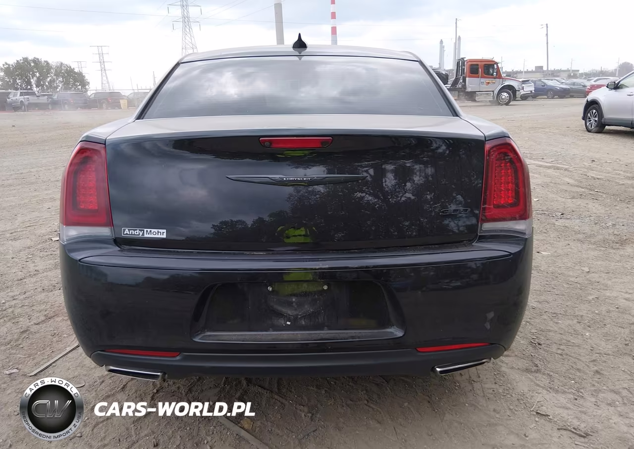 2022 Chrysler 300 Touring VIN:2C3CCAAG5NH241503 - 17