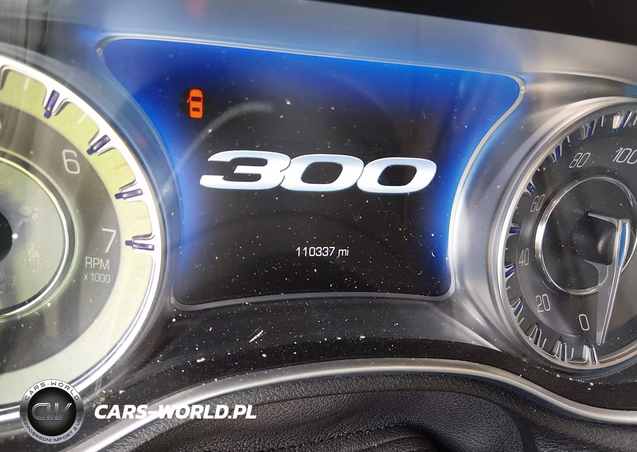 2022 Chrysler 300 Touring VIN:2C3CCAAG5NH241503 - 7