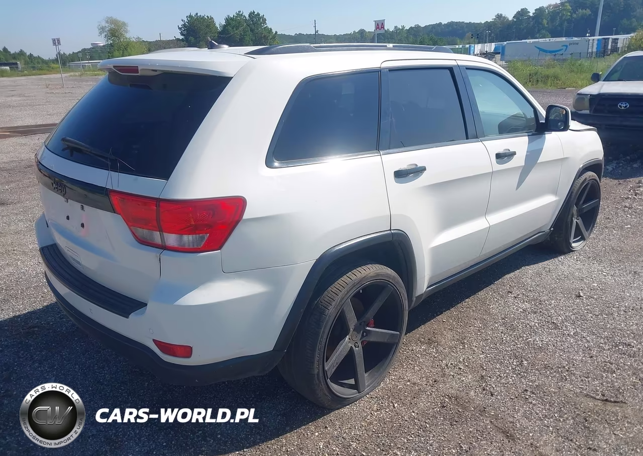 2011 Jeep Grand Cherokee Laredo VIN:1J4RR4GT4BC527068 - 4