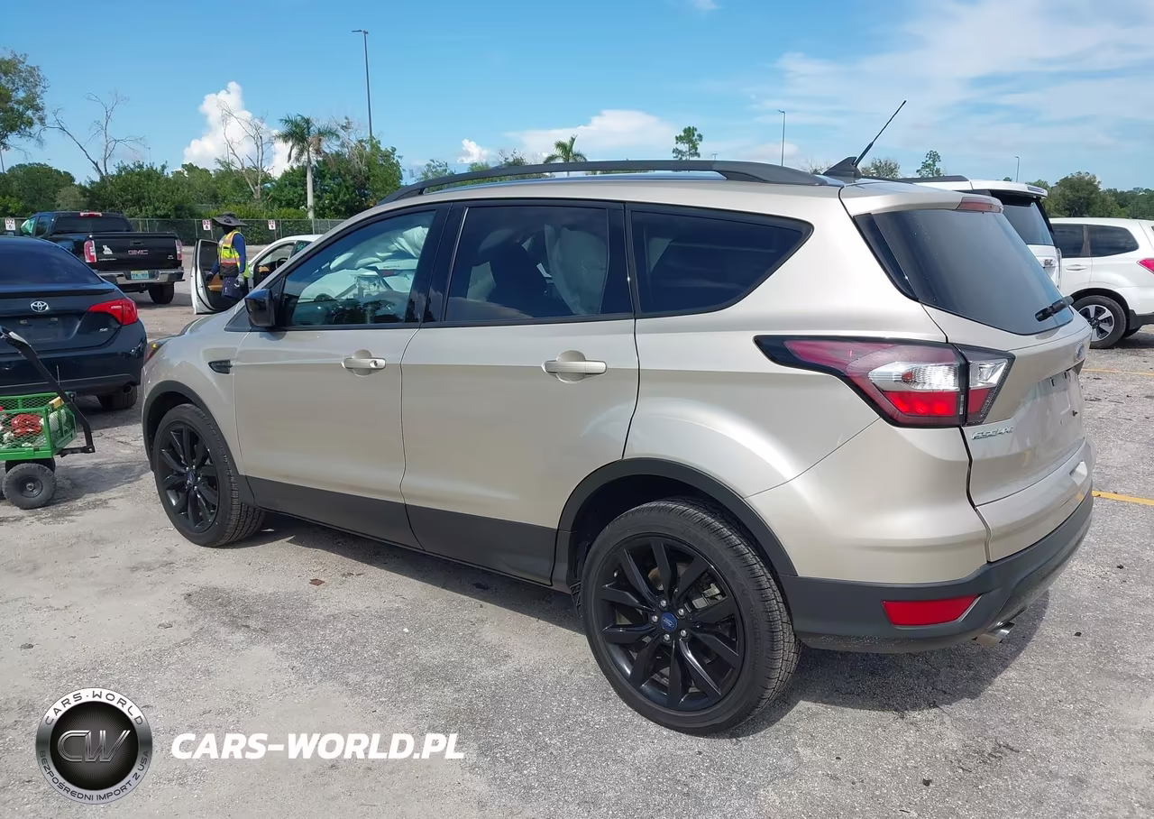 2018 Ford Escape Se VIN:1FMCU0GD8JUD14656 - 3